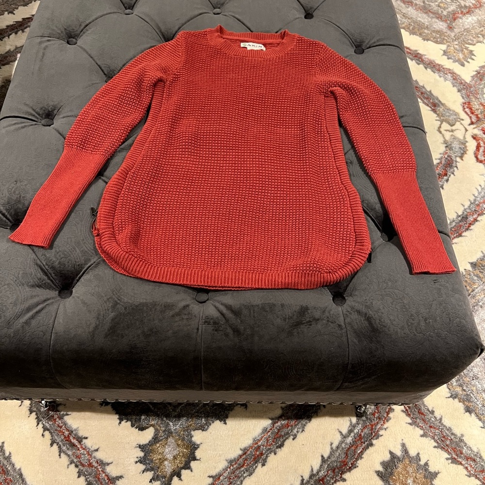 Akini burnt orange sweater